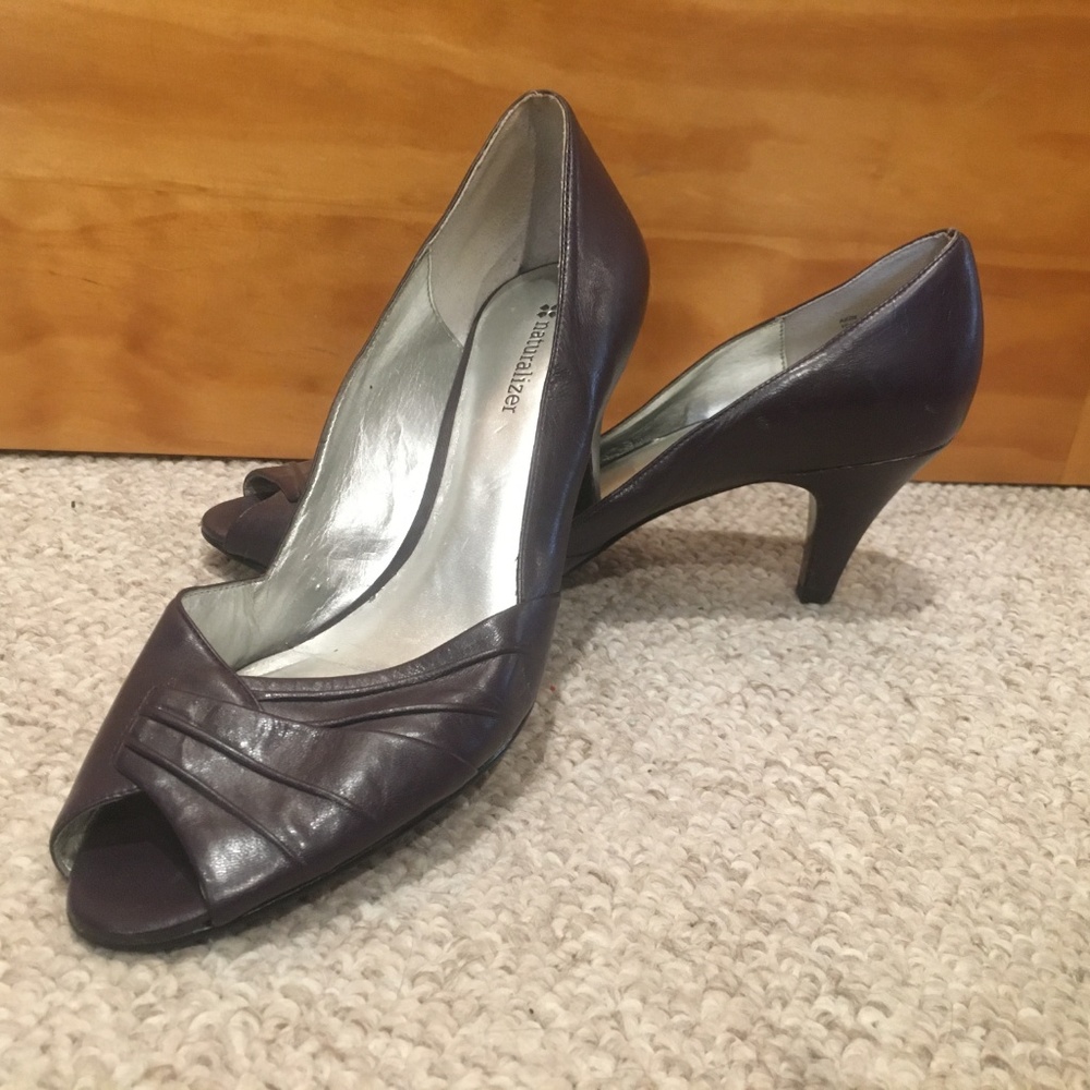 Naturalizer Pumps - Picture 3 of 5